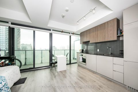 Photo 2 at 2011 - 161 Roehampton Avenue, Mount Pleasant West, Toronto