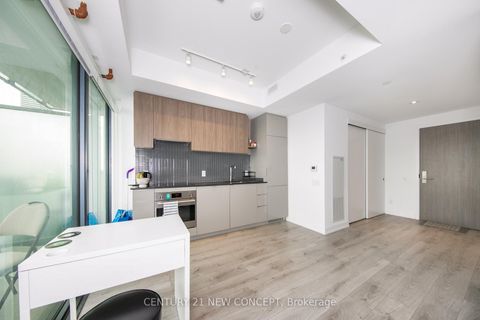 Photo 5 at 2011 - 161 Roehampton Avenue, Mount Pleasant West, Toronto