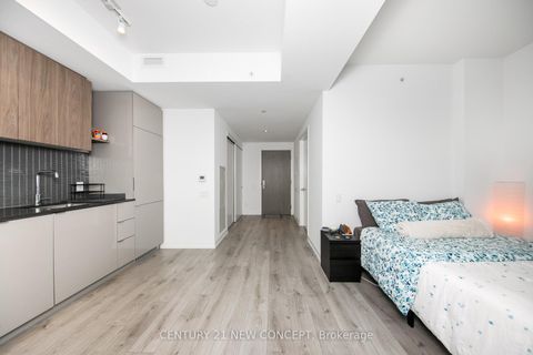 Photo 6 at 2011 - 161 Roehampton Avenue, Mount Pleasant West, Toronto