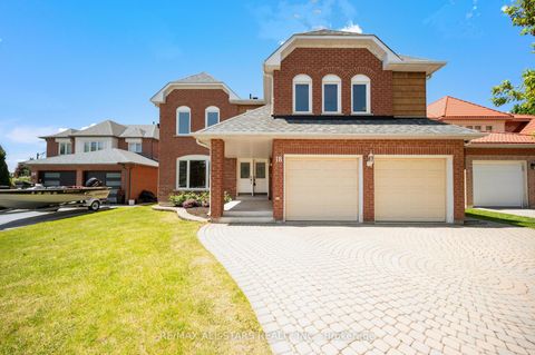 Photo 1 at 18 Lismer Court, Unionville, Markham