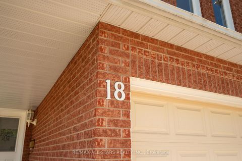 Photo 2 at 18 Lismer Court, Unionville, Markham