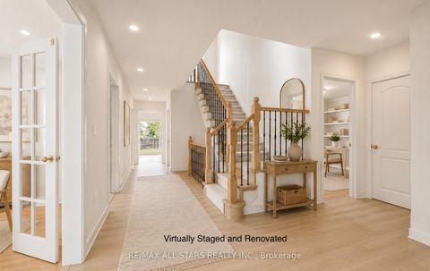 Photo 4 at 18 Lismer Court, Unionville, Markham