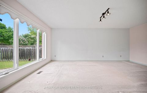 Photo 16 at 18 Lismer Court, Unionville, Markham