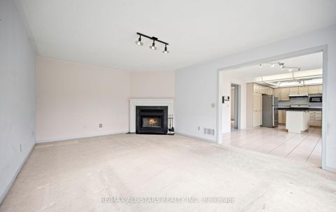 Photo 19 at 18 Lismer Court, Unionville, Markham