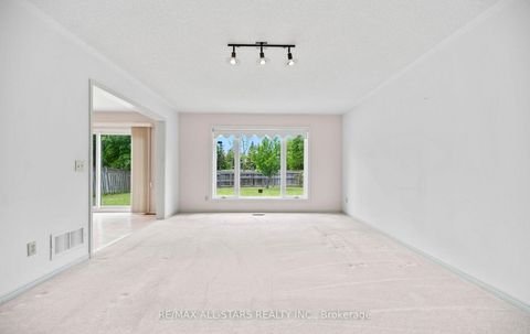 Photo 20 at 18 Lismer Court, Unionville, Markham