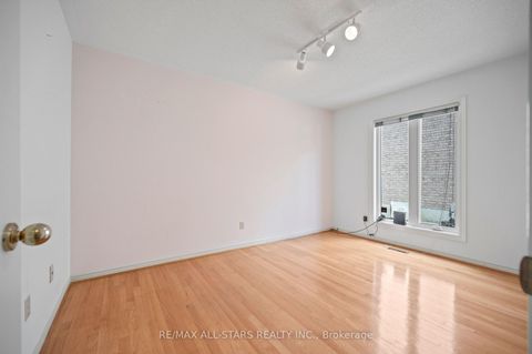 Photo 21 at 18 Lismer Court, Unionville, Markham
