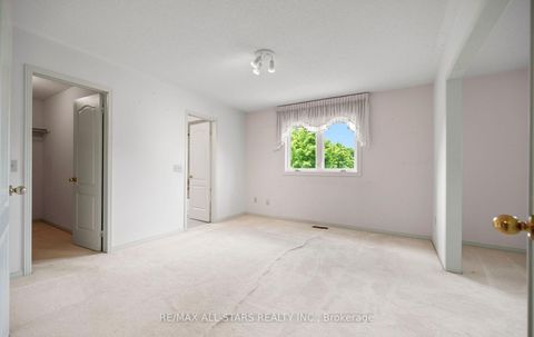 Photo 26 at 18 Lismer Court, Unionville, Markham