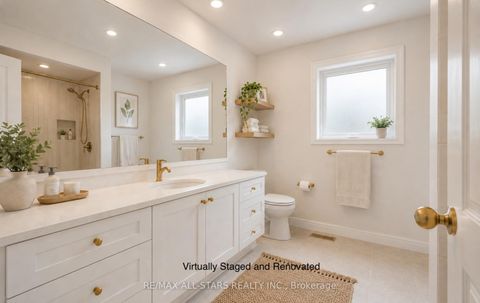 Photo 31 at 18 Lismer Court, Unionville, Markham
