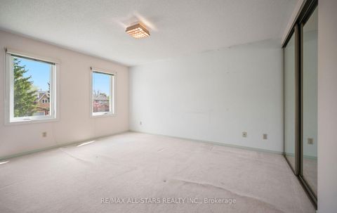 Photo 32 at 18 Lismer Court, Unionville, Markham