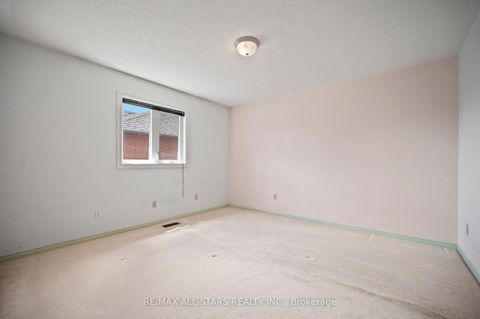 Photo 34 at 18 Lismer Court, Unionville, Markham