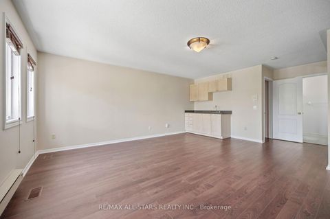 Photo 40 at 18 Lismer Court, Unionville, Markham