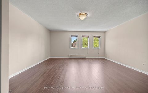 Photo 42 at 18 Lismer Court, Unionville, Markham