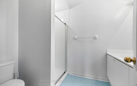 Photo 43 at 18 Lismer Court, Unionville, Markham