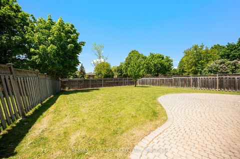 Photo 45 at 18 Lismer Court, Unionville, Markham