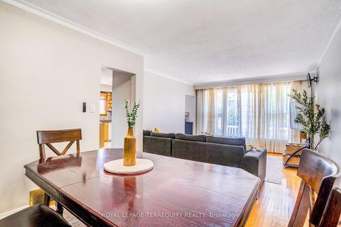 Photo 8 at 4 Thrush Road, Kennedy Park, Toronto