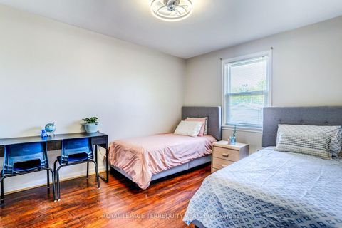 Photo 12 at 4 Thrush Road, Kennedy Park, Toronto