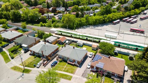 Photo 31 at 4 Thrush Road, Kennedy Park, Toronto