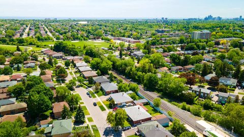 Photo 32 at 4 Thrush Road, Kennedy Park, Toronto