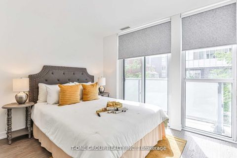 Photo 11 at 92 McGill Street, Yonge Corridor, Toronto