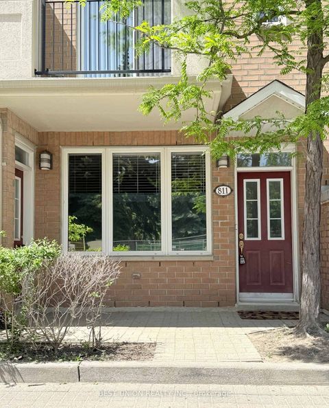 Photo 2 at 811 Grandview Way, Willowdale East, Toronto