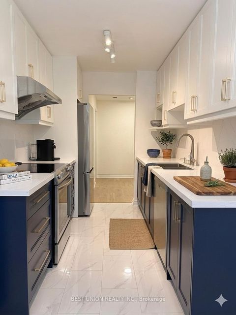 Photo 5 at 811 Grandview Way, Willowdale East, Toronto