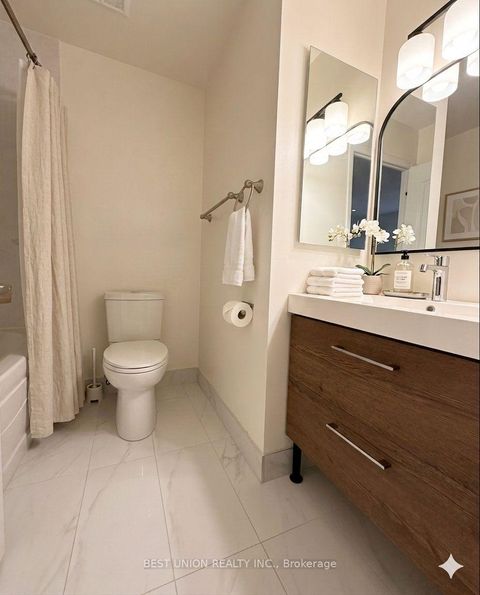 Photo 7 at 811 Grandview Way, Willowdale East, Toronto