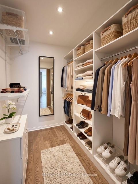 Photo 8 at 811 Grandview Way, Willowdale East, Toronto