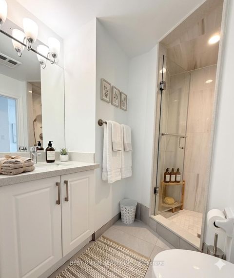 Photo 11 at 811 Grandview Way, Willowdale East, Toronto