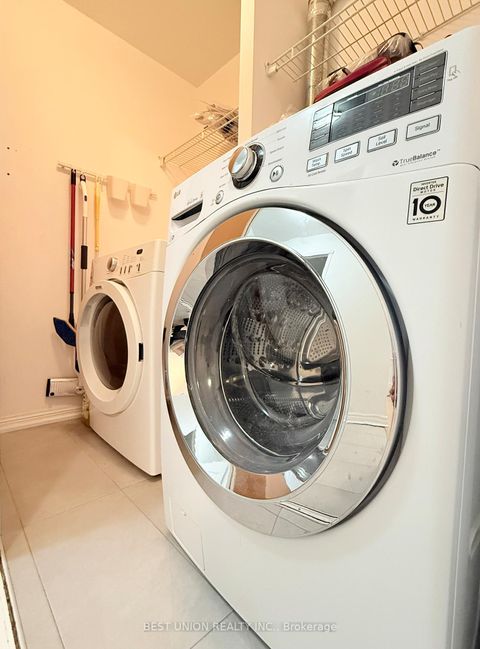 Photo 12 at 811 Grandview Way, Willowdale East, Toronto