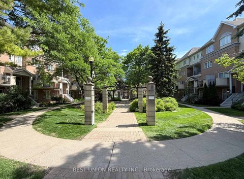 Photo 13 at 811 Grandview Way, Willowdale East, Toronto
