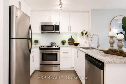 Photo 2 at 404 - 500 St Clair Avenue W, Forest Hill South, Toronto