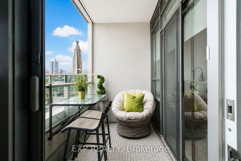 Photo 3 at 404 - 500 St Clair Avenue W, Forest Hill South, Toronto