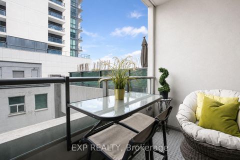 Photo 4 at 404 - 500 St Clair Avenue W, Forest Hill South, Toronto