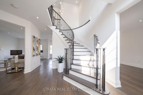Photo 1 at 39 Dunblane Avenue, Maple, Vaughan