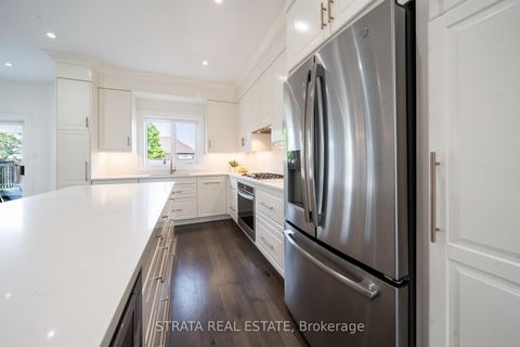 Photo 11 at 39 Dunblane Avenue, Maple, Vaughan