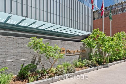Photo 2 at 5003 - 180 University Avenue, Bay Street Corridor, Toronto