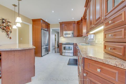 Photo 7 at 36 Audubon Way, Baldwin, Georgina