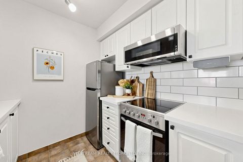 Photo 25 at 1002 - 1 Lee Centre Drive, Woburn, Toronto