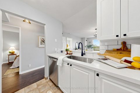 Photo 26 at 1002 - 1 Lee Centre Drive, Woburn, Toronto