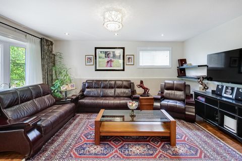 Photo 2 at 8 Suraty Avenue, Bendale, Toronto