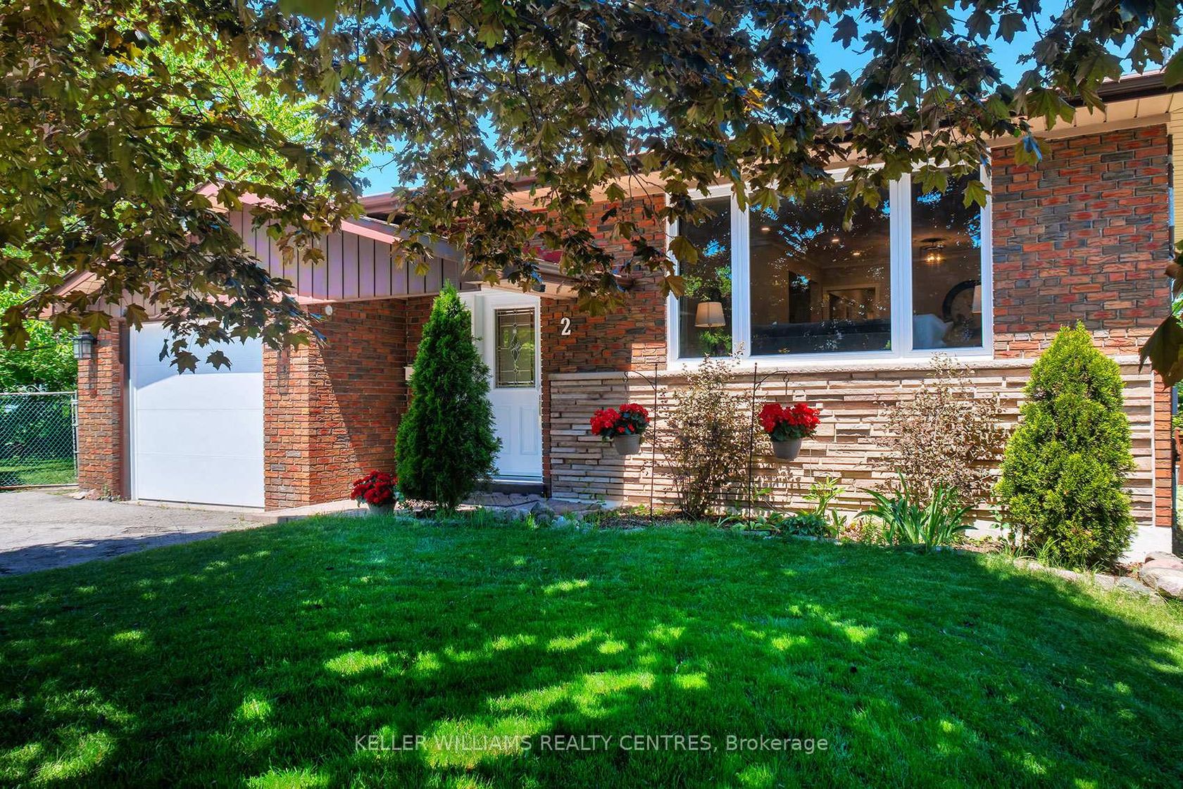 2 Banmoor Boulevard, Woburn, Toronto photo number 2