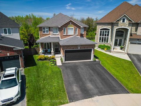 Photo 1 at 18 Graihawk Drive, Ardagh, Barrie