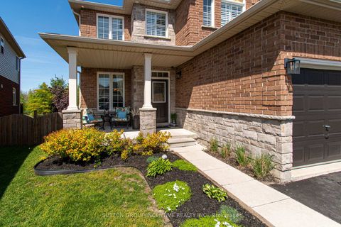 Photo 2 at 18 Graihawk Drive, Ardagh, Barrie
