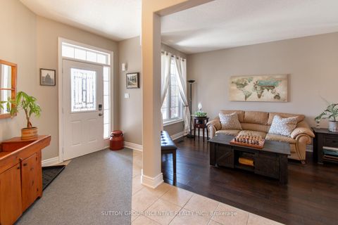 Photo 3 at 18 Graihawk Drive, Ardagh, Barrie