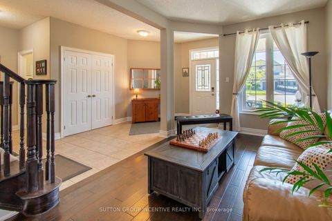 Photo 5 at 18 Graihawk Drive, Ardagh, Barrie