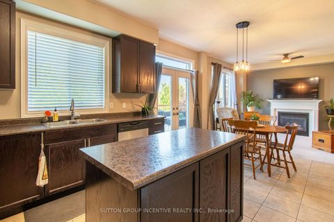 Photo 10 at 18 Graihawk Drive, Ardagh, Barrie