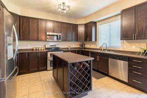 Photo 11 at 18 Graihawk Drive, Ardagh, Barrie