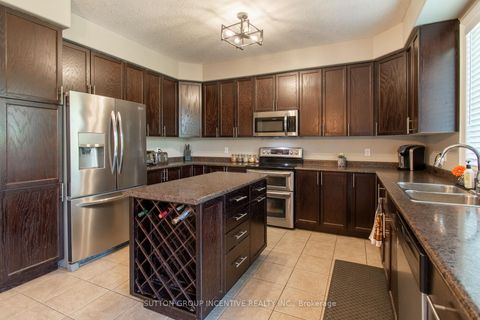 Photo 12 at 18 Graihawk Drive, Ardagh, Barrie