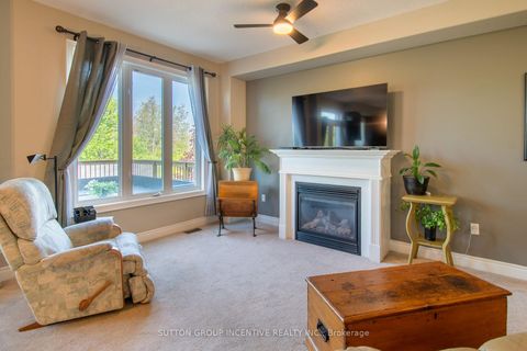 Photo 13 at 18 Graihawk Drive, Ardagh, Barrie