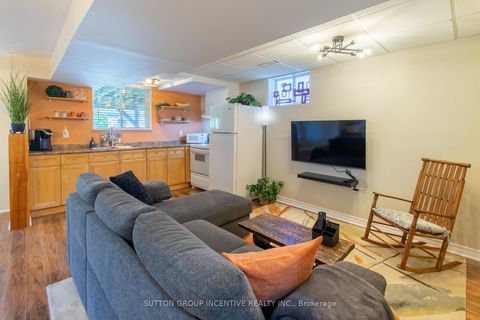 Photo 31 at 18 Graihawk Drive, Ardagh, Barrie